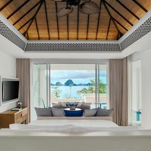 Premium Ocean Pool Suite King